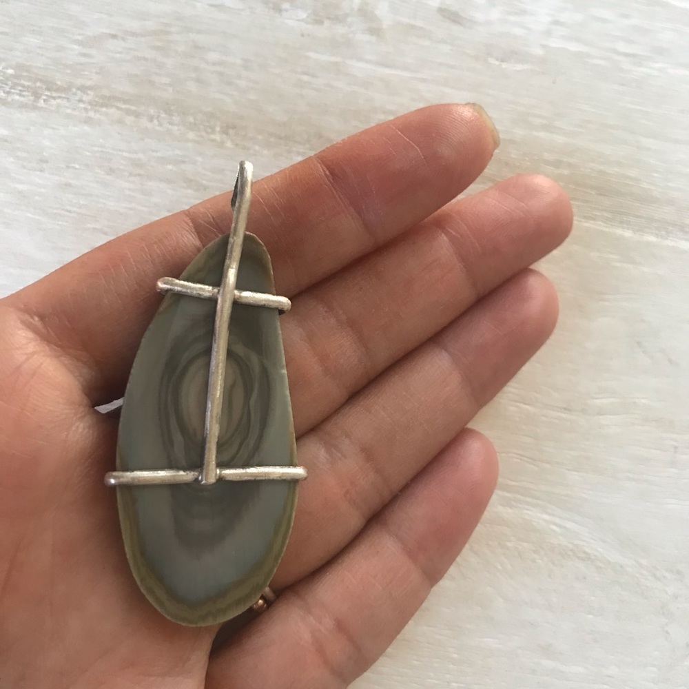 Imperial jasper and sterling silver pendant. About 1.5 “ in height - Picture 2 of 2